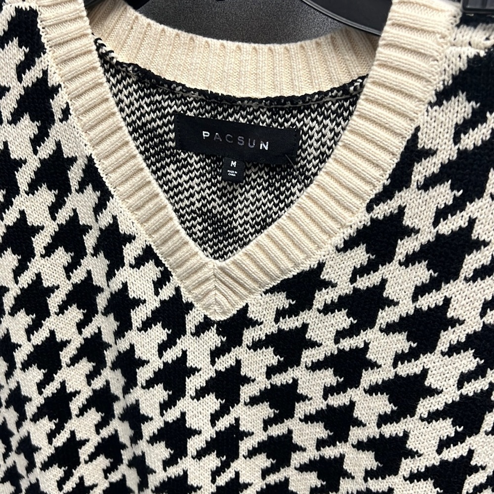 Black and cream beautiful vest from pacsun